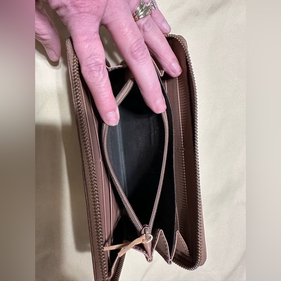 Gucci Wallet - Picture 8 of 14